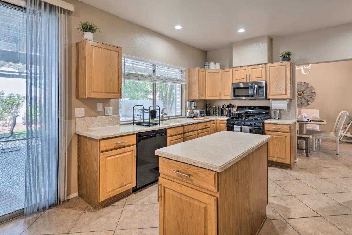 A Beautiful House With Hot Tub, Grill & Games! Las Vegas Exterior foto